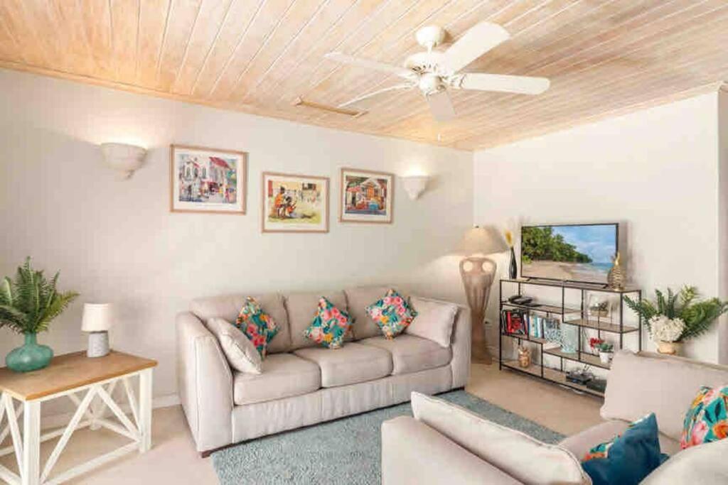 Nanpa, Luxury Family Three Bed Villa, St James West Coast, Private Pool Сент-Джеймс Екстер'єр фото